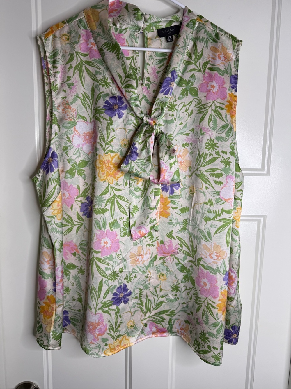 NWT Women’s Tahari Floral Tie-Neck Sleeveless Top - Green Multi 3X